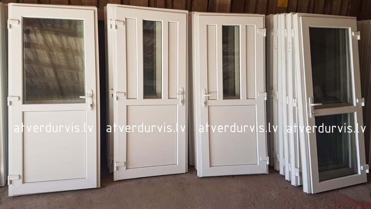 PVC durvis Baltas ar dalījumu stikls/stikls